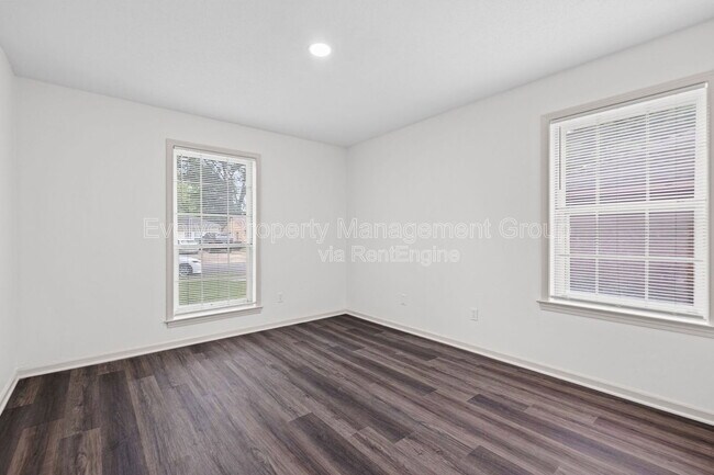 Building Photo - 6326 Thornfield Dr