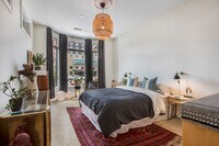 Building Photo - 430 Union Ave NE