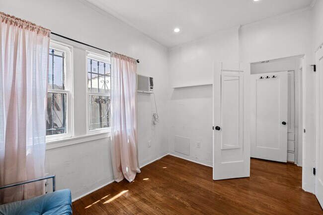 Building Photo - 647 N Spaulding Ave