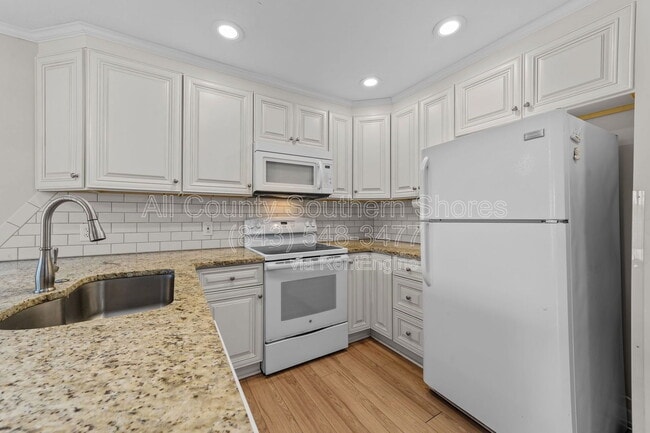 Building Photo - 305 Resort Dr