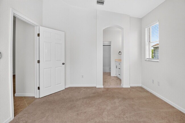 Building Photo - "Charming 2-Bed, 2-Bath Oasis in Riviera Beach – Your Perfect Retreat!"