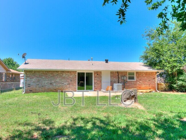 Building Photo - 4416 Meadowoak Dr