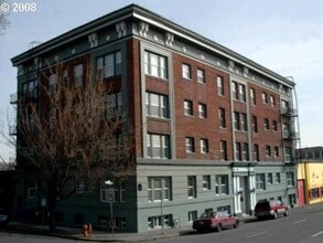 Building Photo - City of Portland Condo Studio, Great Location!