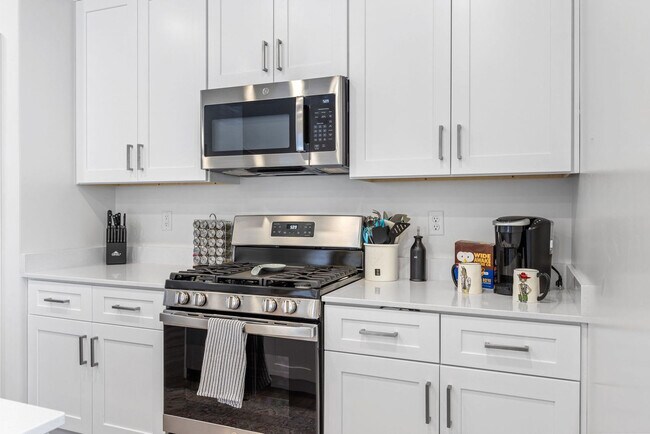 Building Photo - 350 W Old Hwy