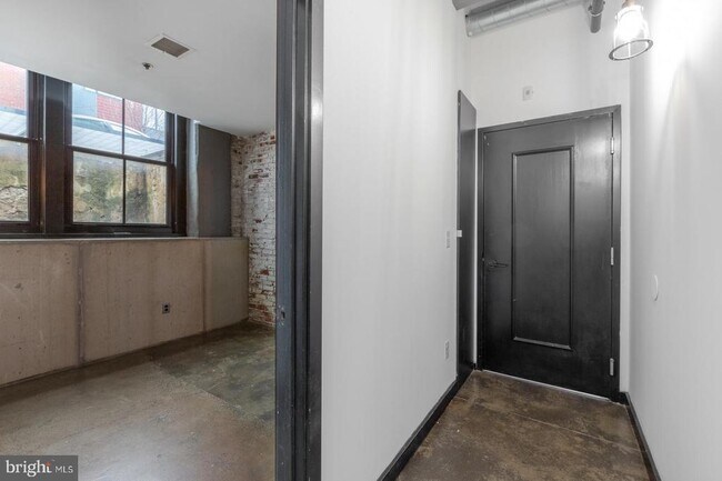 Building Photo - 1701 Tulip St