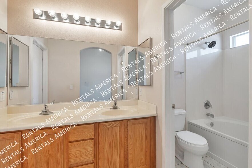Building Photo - 9325 N Scarlet Canyon Dr
