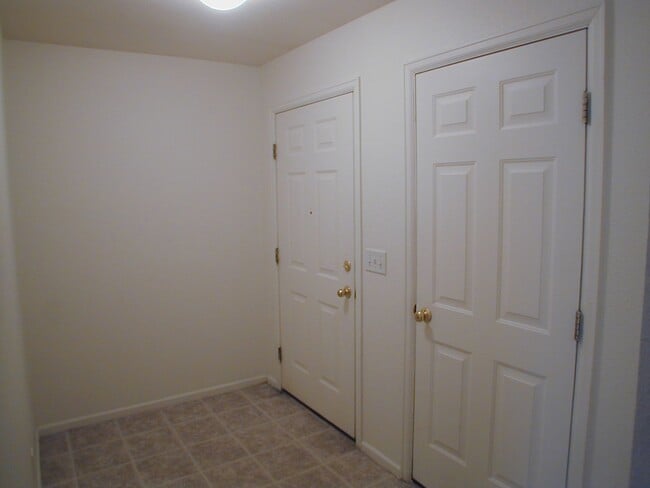 Building Photo - House For Lease