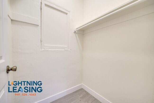 Building Photo - Spacious and Stylish Studio in Prime Arlin...