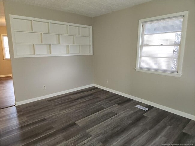 Building Photo - 318 Longhorn Dr