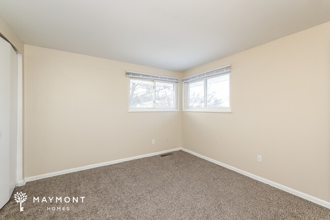 Building Photo - 261 Bellaire Dr
