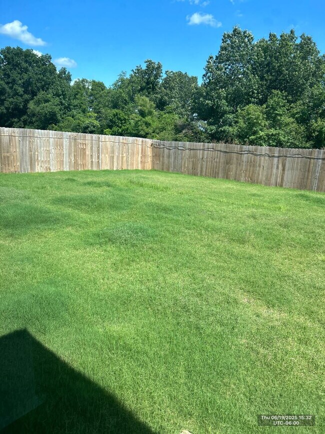 Building Photo - 5141 Yukon Dr