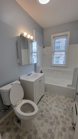 Building Photo - 21-23-23 Ellsworth St