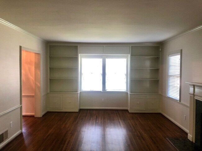 Building Photo - Stunning Midtown Home In Highly Desirable Bren Rose!