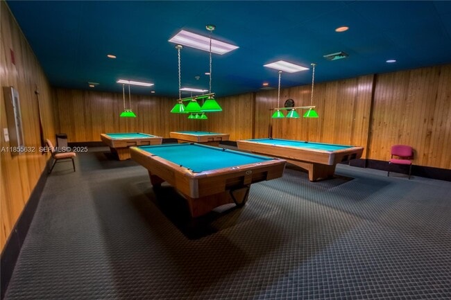 Building Photo - 16251 Golf Club Rd