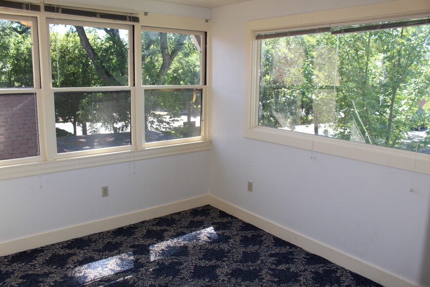 Building Photo - 528 W 3rd St