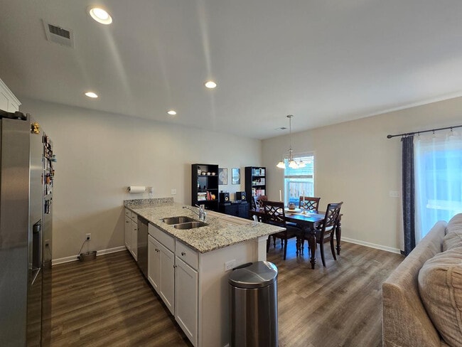 Building Photo - 1762 Snead Dr