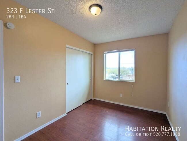 Building Photo - 2Bed/1Bath University Area, Triplex at Sug...