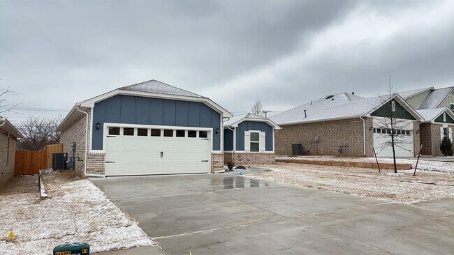 Building Photo - 4308 NE 123rd St