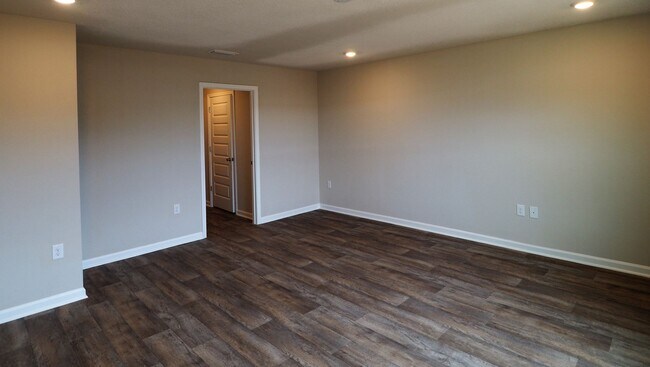 Building Photo - 7421 Brompton Dr