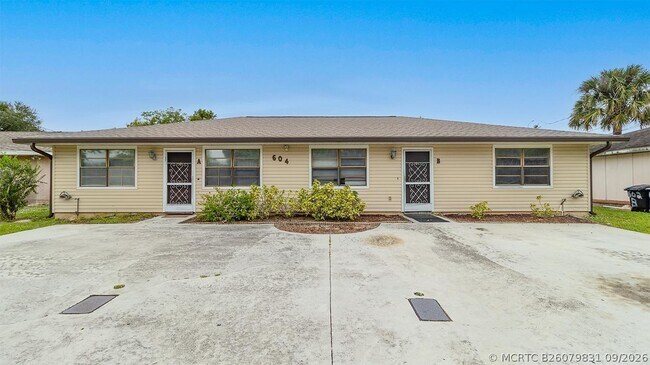 Building Photo - 604 Roselyn Ave