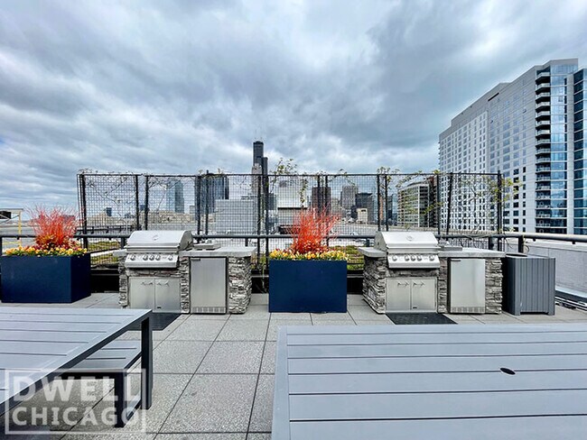 Building Photo - 150 W Roosevelt Rd