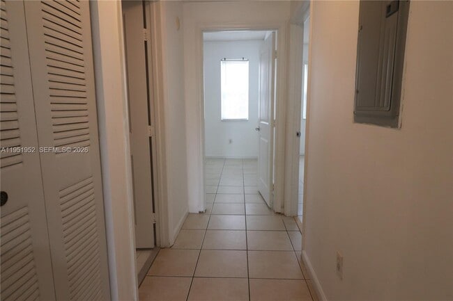 Building Photo - 6020 W Sample Rd