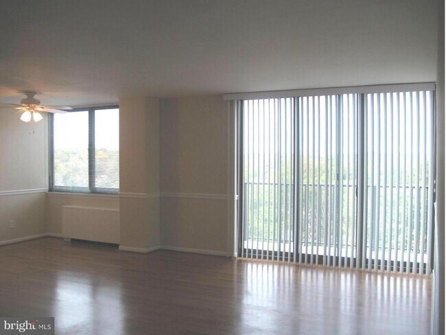 Building Photo - 600 Roosevelt Blvd