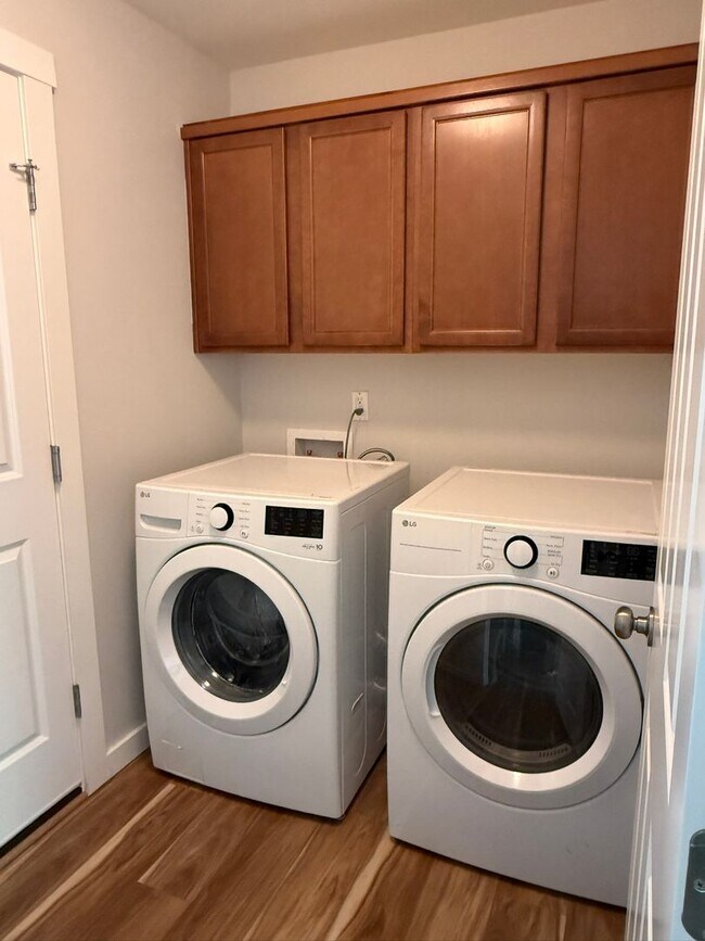 Building Photo - 3Bd/2.5Ba Maple Valley Home