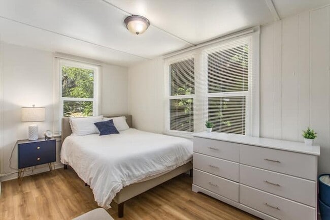 Building Photo - Charming 1-bedroom backhouse in Mentone!
