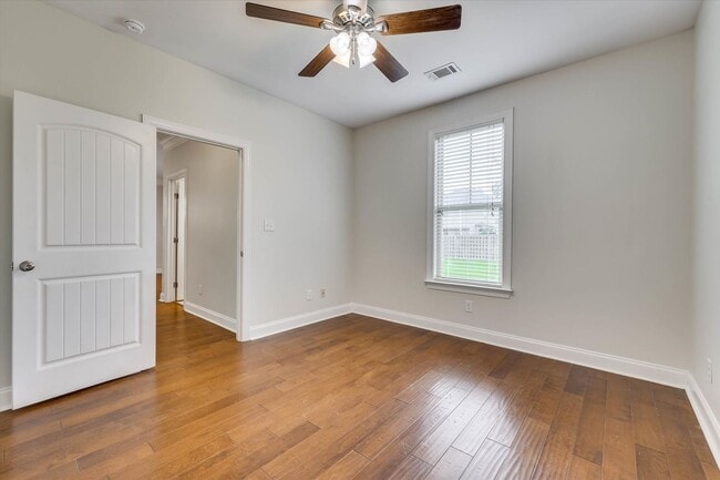 Building Photo - 226 Sandleton Way