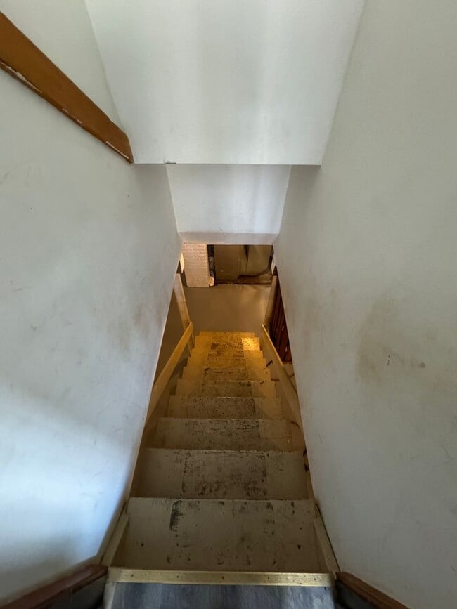 Building Photo - Beautiful 3 Bedroom 1 Bath Ranch Style Sin...