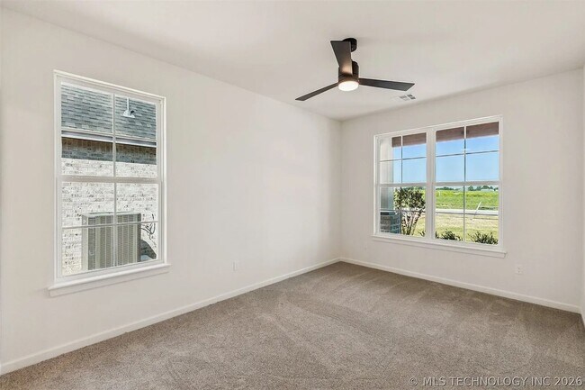 Building Photo - 5 Bed | 4 Bath House