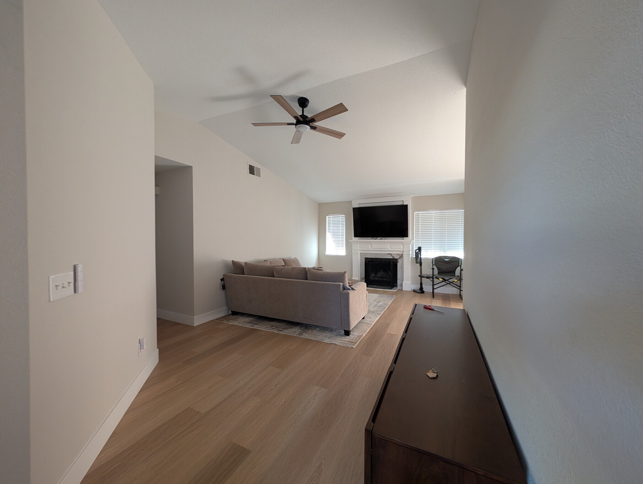 Building Photo - 553 Oakborough Ave