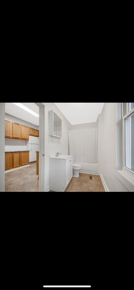 Building Photo - 713 Thomas Ave