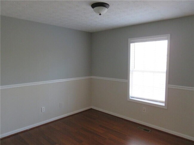 Building Photo - 204 Twin Pines Ct