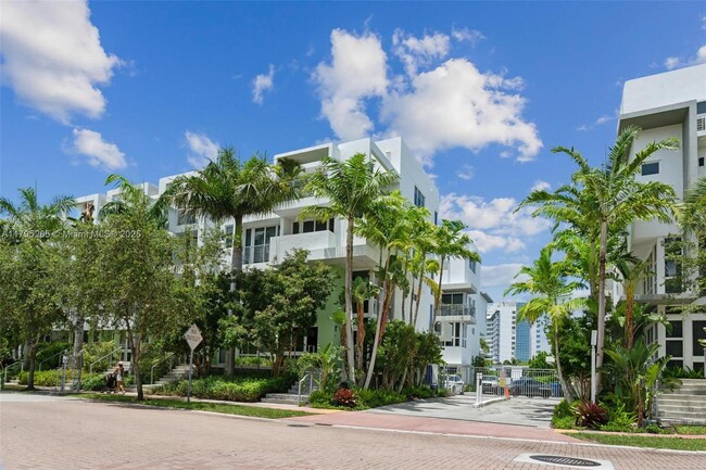 Building Photo - 101 N Shore Dr