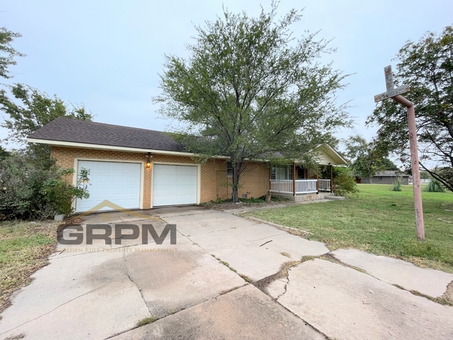 Primary Photo - 2 bed brick home outside town