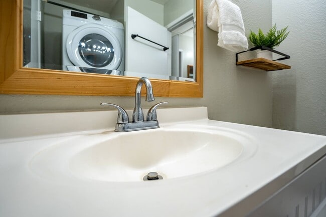 Building Photo - Fully Renovated Unfurnished 2 Bedroom/1.5 Bath at Southpointe