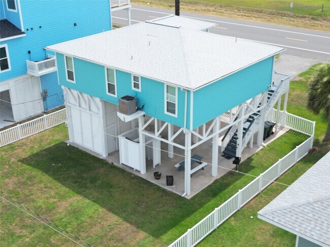 Building Photo - 21822 Termini-San Luis Pass Rd
