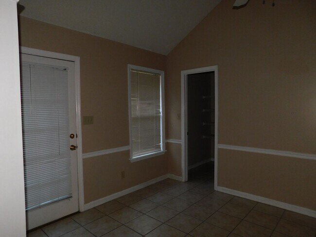 Building Photo - 3 Bedroom Home in Pebble Creek Subdivision