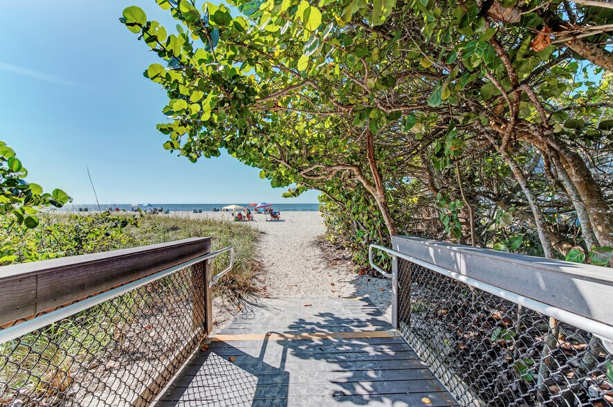 Building Photo - 636 Ibiza Loop