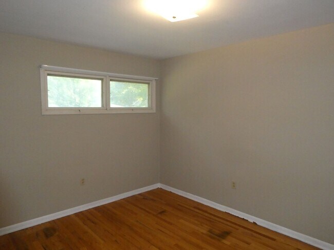 Building Photo - 2600 Braemore Rd