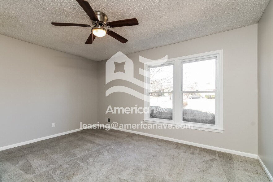 Building Photo - 215 Laurel Meadows Dr