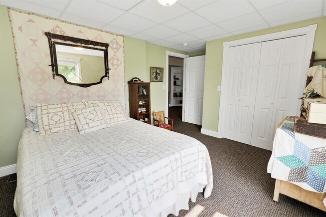 Building Photo - Spacious 5-Bedroom Retreat for Rent – Priv...