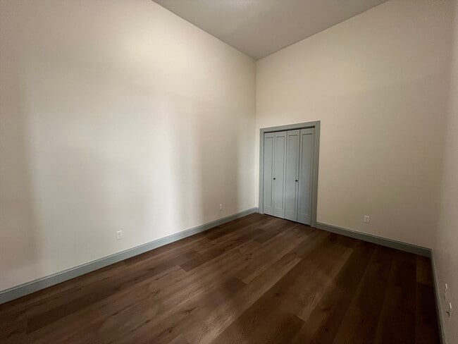 Building Photo - 160 Seabury St