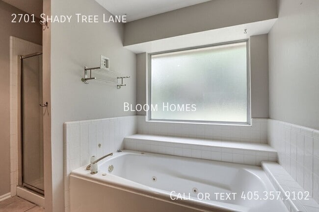 Building Photo - 2701 Shady Tree Ln