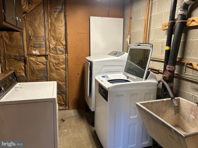 Building Photo - 13133 Putnam Cir