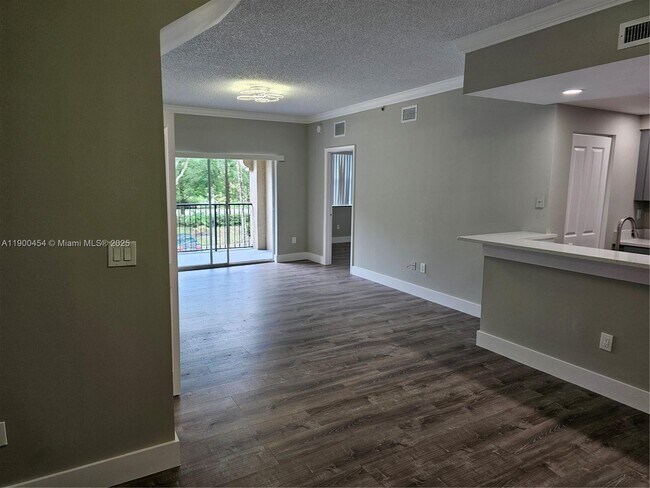 Building Photo - 5860 W Sample Rd