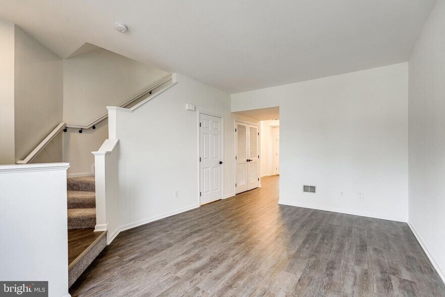 Building Photo - 15656 Three Otters Pl