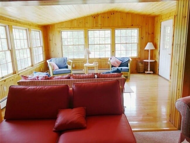 Building Photo - 140 Treasure Rd